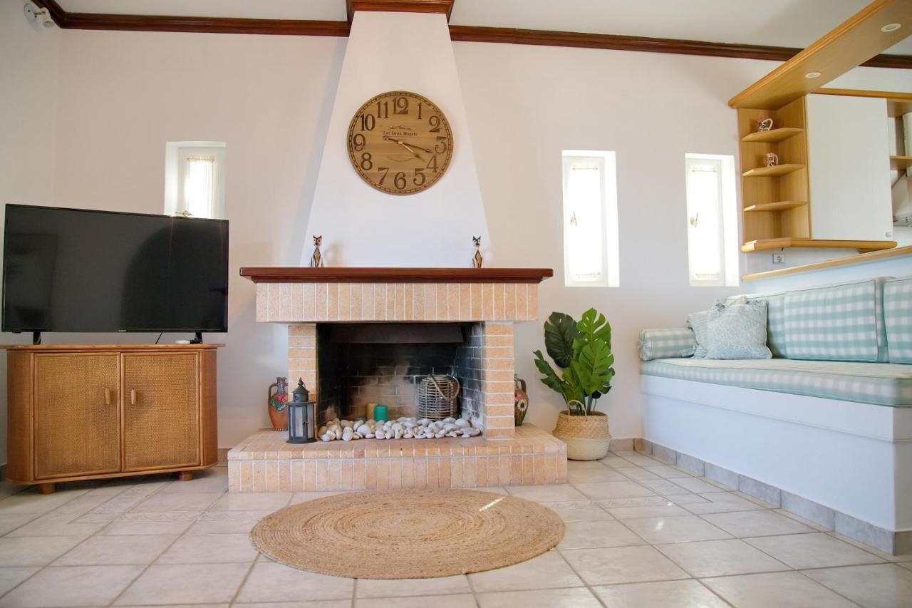 Aroura Homes 4Br Beachfront Villa Spétses Esterno foto