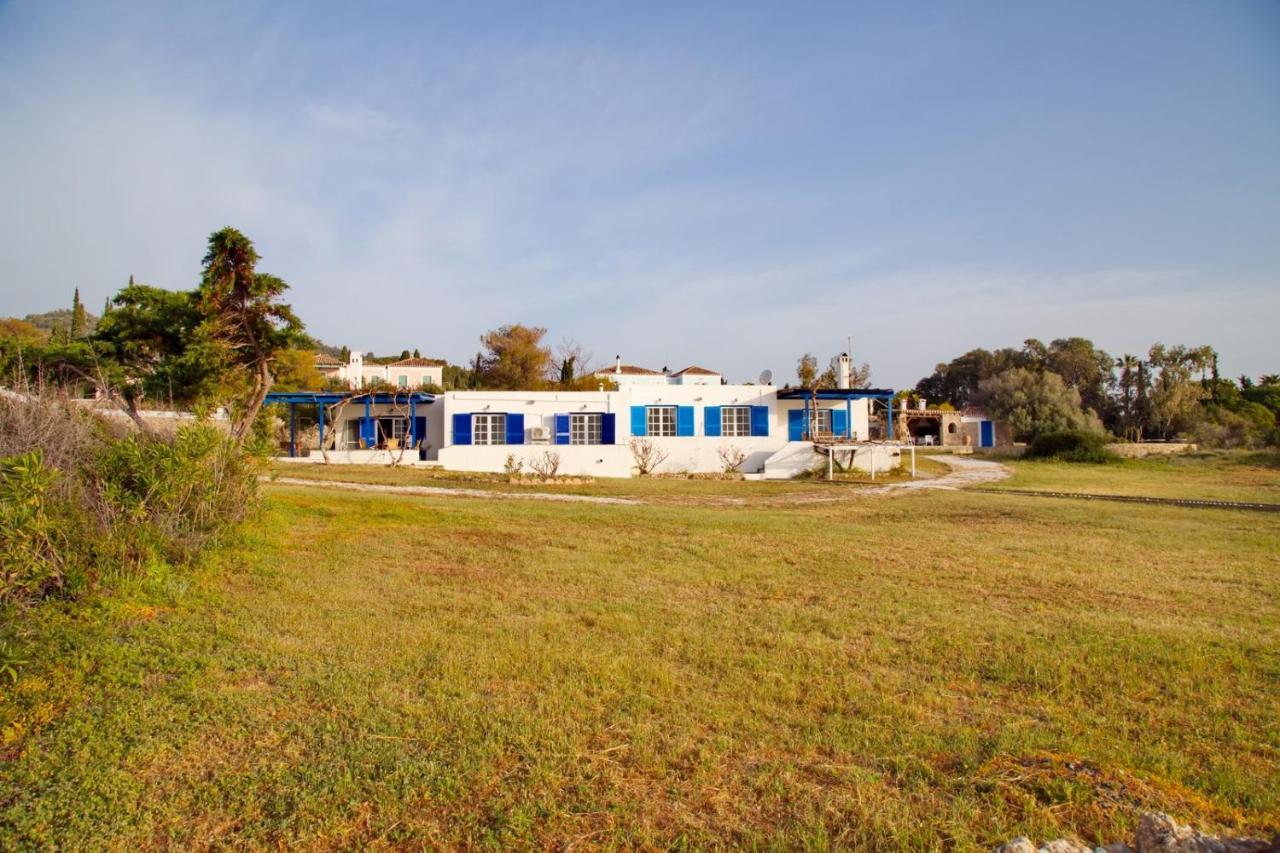 Aroura Homes 4Br Beachfront Villa Spétses Esterno foto