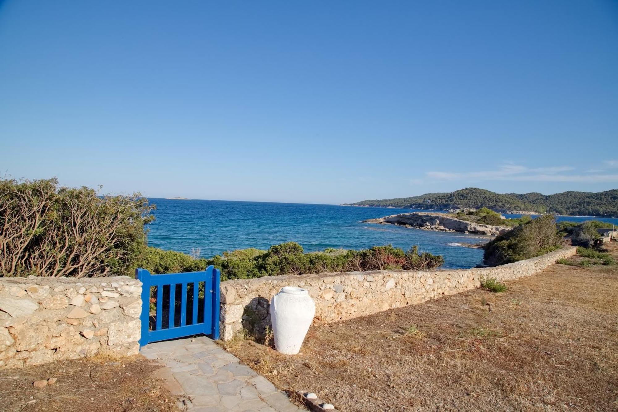 Aroura Homes 4Br Beachfront Villa Spétses Esterno foto