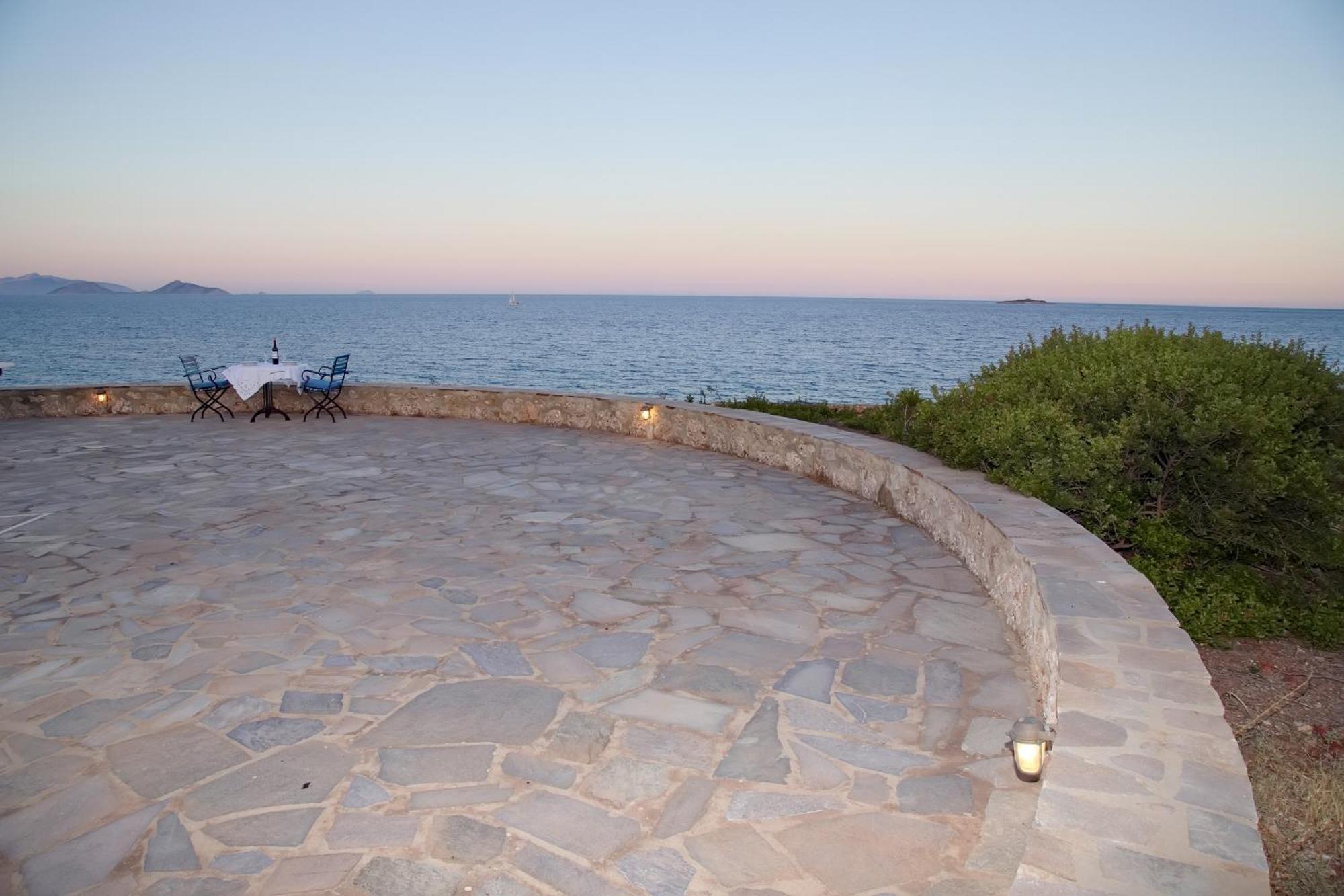 Aroura Homes 4Br Beachfront Villa Spétses Esterno foto