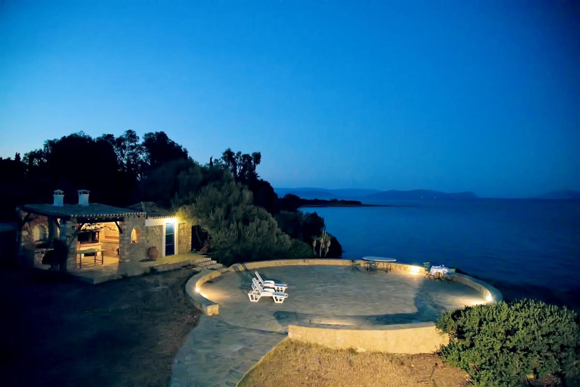 Aroura Homes 4Br Beachfront Villa Spétses Esterno foto